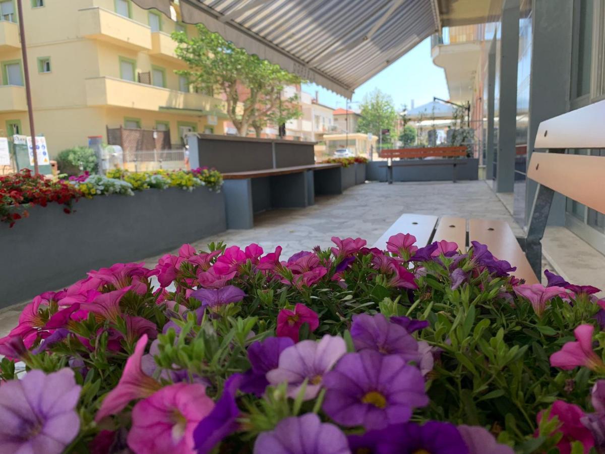 Hotel Estense Rímini Exterior foto